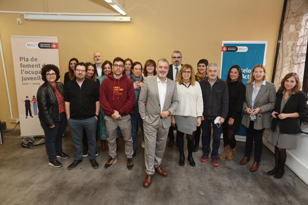 Family photo of the meeting of the Taula d'Ocupació Juvenil (Youth Employment Working Group)