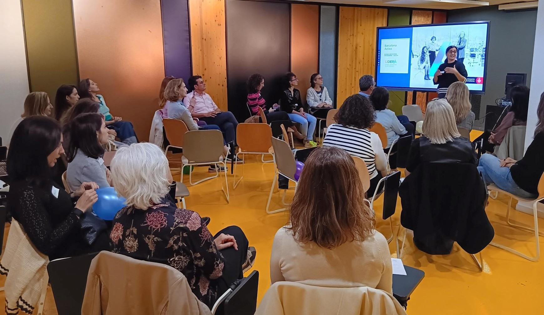 Barcelona Activa prepara noves edicions dels programes de referència per a projectes emprenedors liderats per dones: INICIA i Women Mentoring Programme 