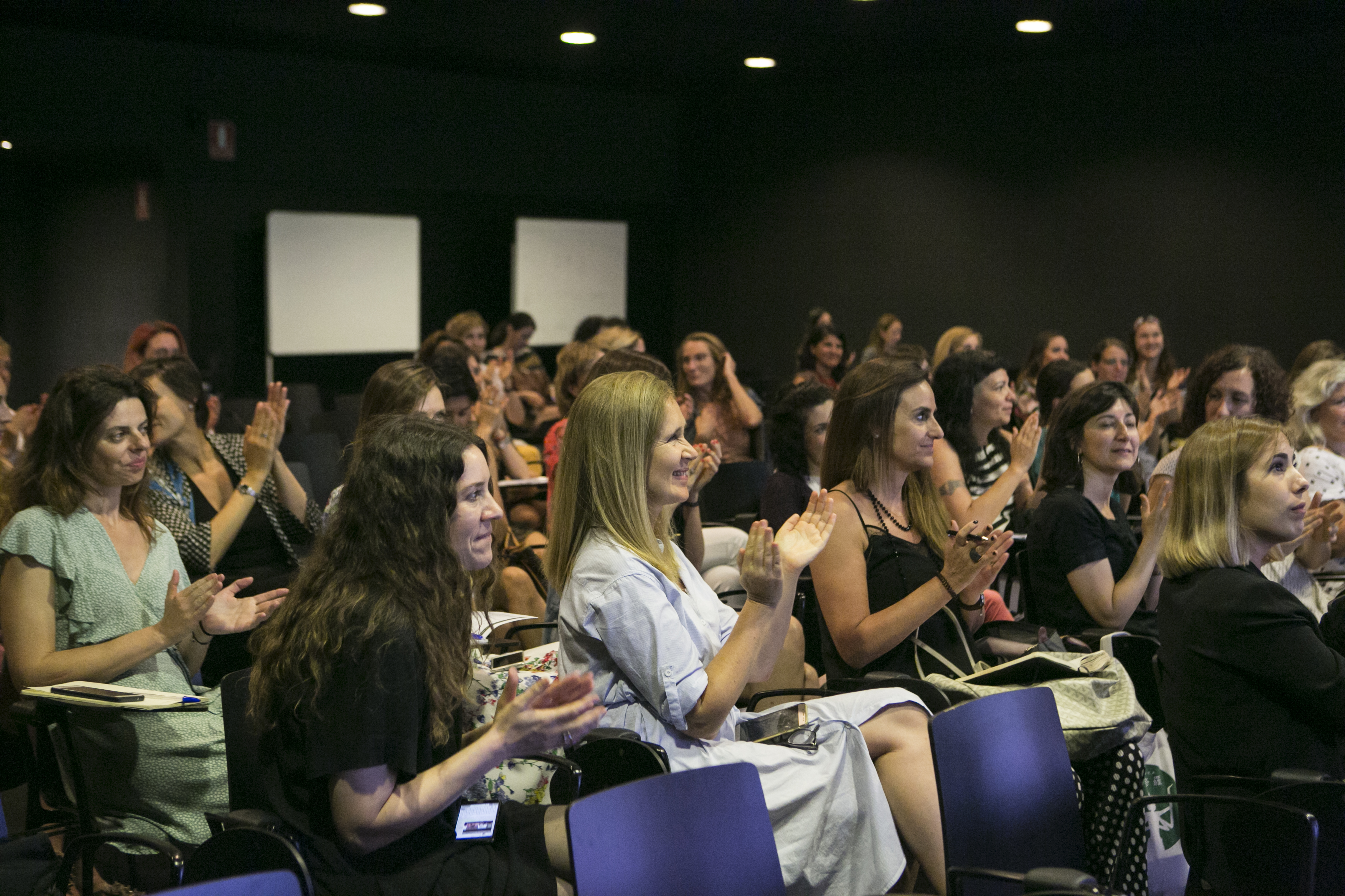 Formació, networking, mentoring i espais innovadors per a dones emprenedores i directives